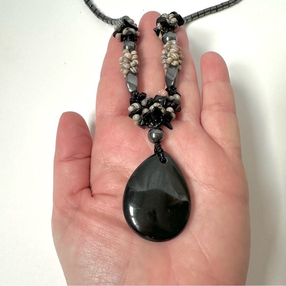 Vintage 80's Hematite Shell Black Beaded Necklace Teardrop Pendant - 20 Inches - Picture 3 of 6